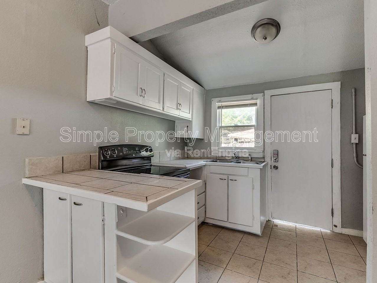 2345 Nw 10th St #B1 - Photo 7 of 16