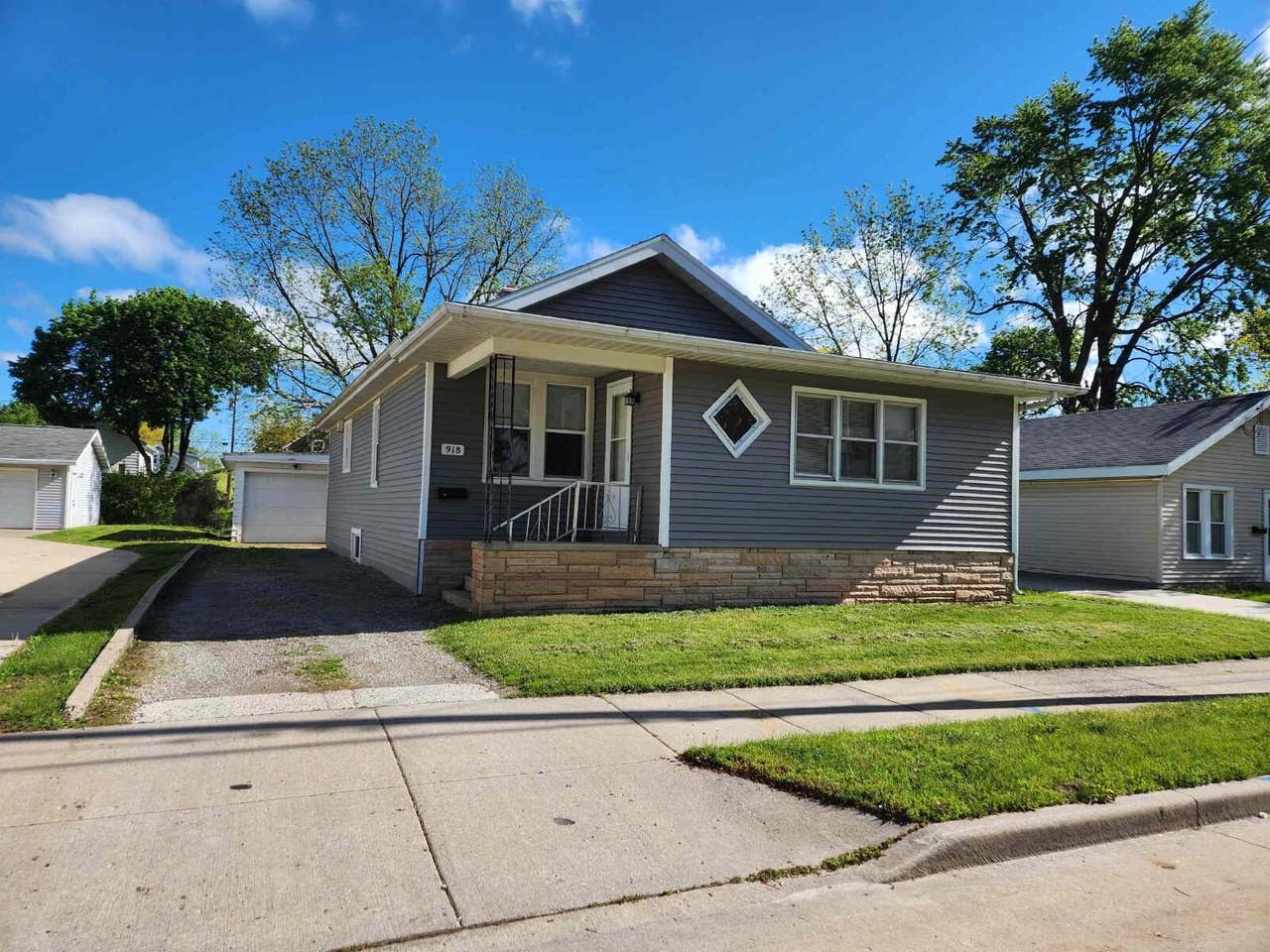 918 Osborn Ave - Photo 2 of 15