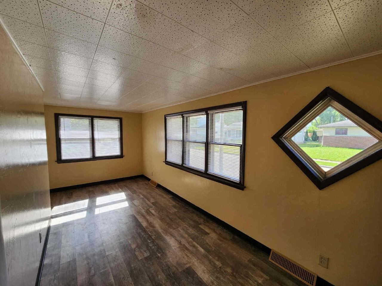 918 Osborn Ave - Photo 4 of 15