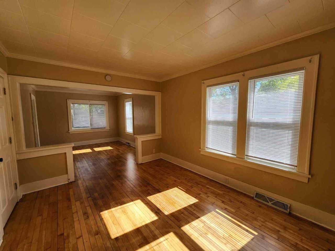 918 Osborn Ave - Photo 5 of 15