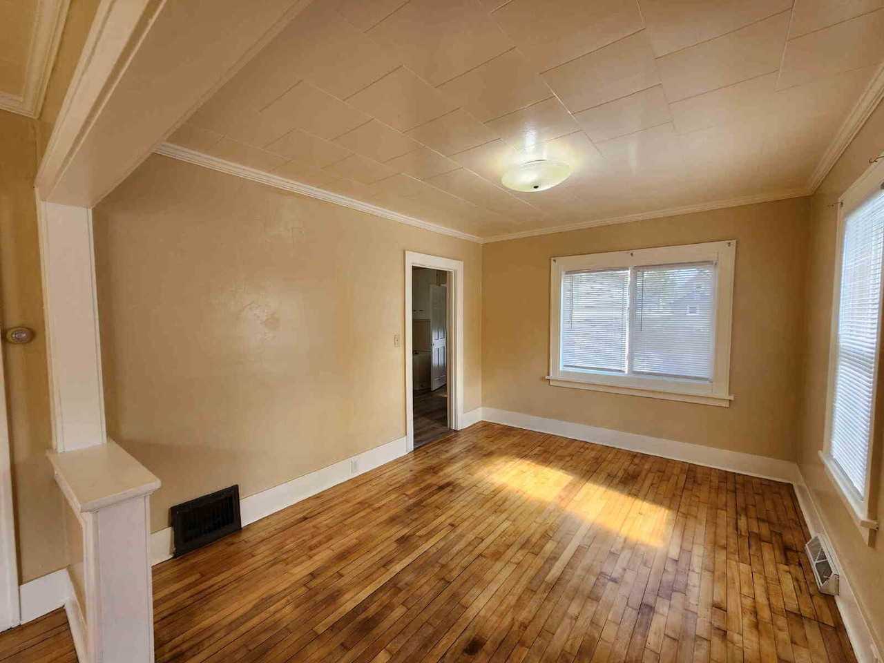 918 Osborn Ave - Photo 6 of 15