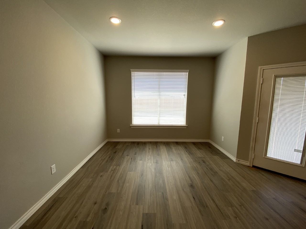 813 N 3rd St - Photo 4 of 17
