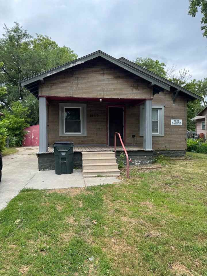 1937 N Fairview Ave - Photo 2 of 9