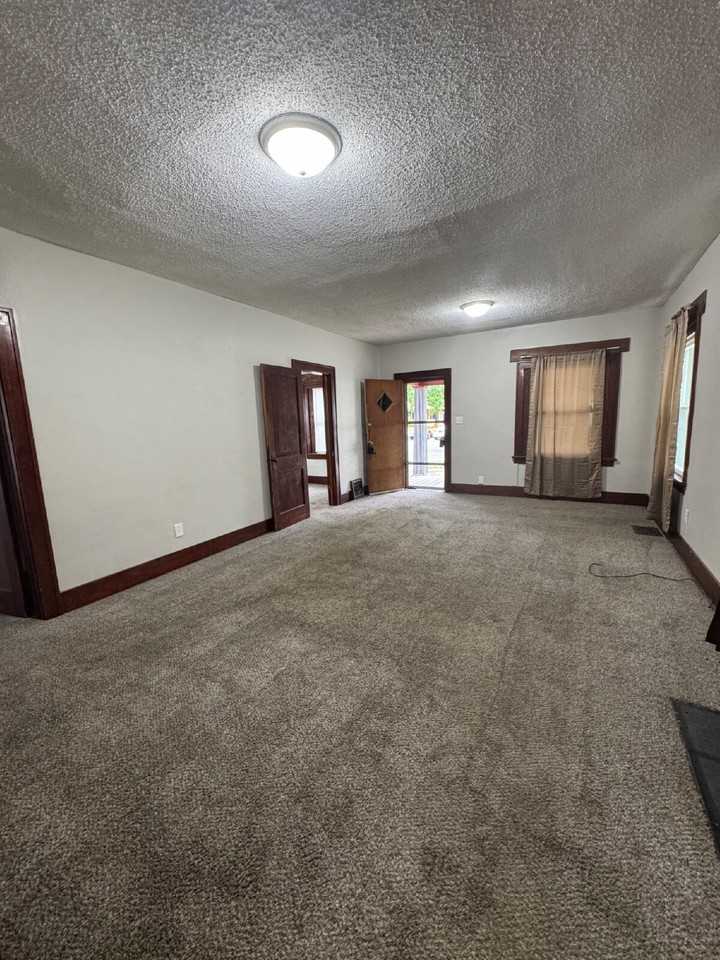 1937 N Fairview Ave - Photo 3 of 9