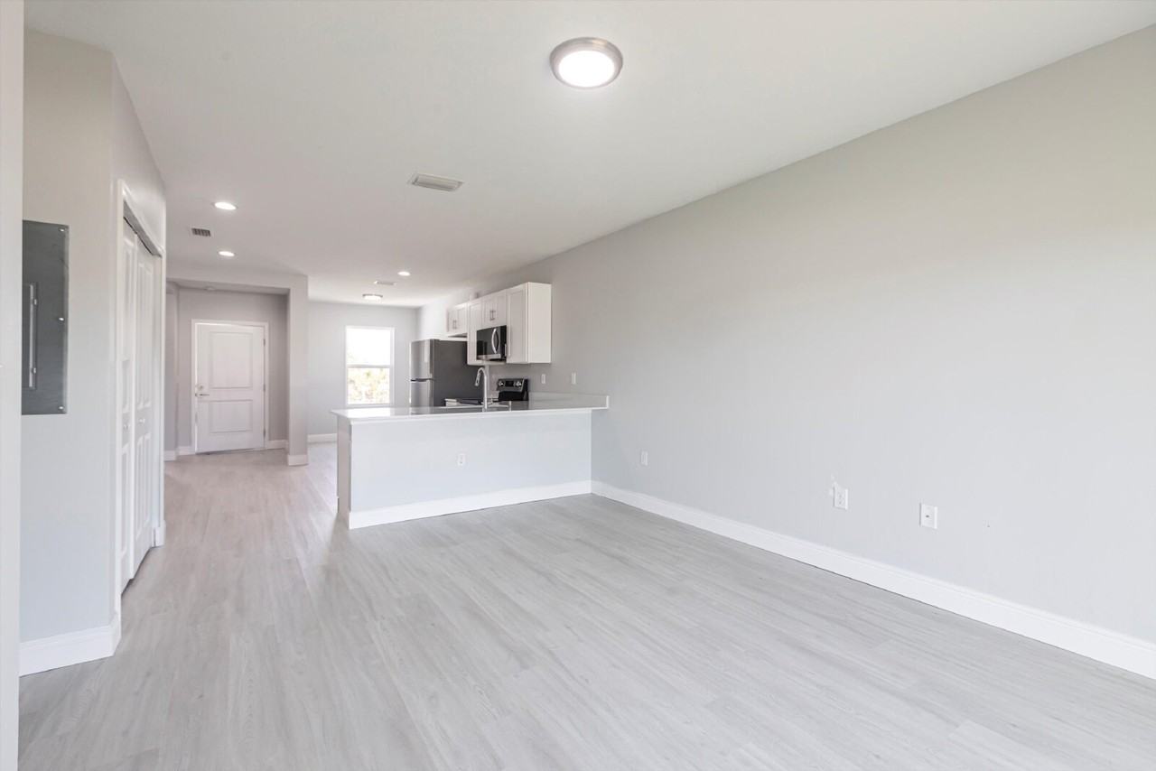 12167 Tetzel Avenue - Photo 5 of 21