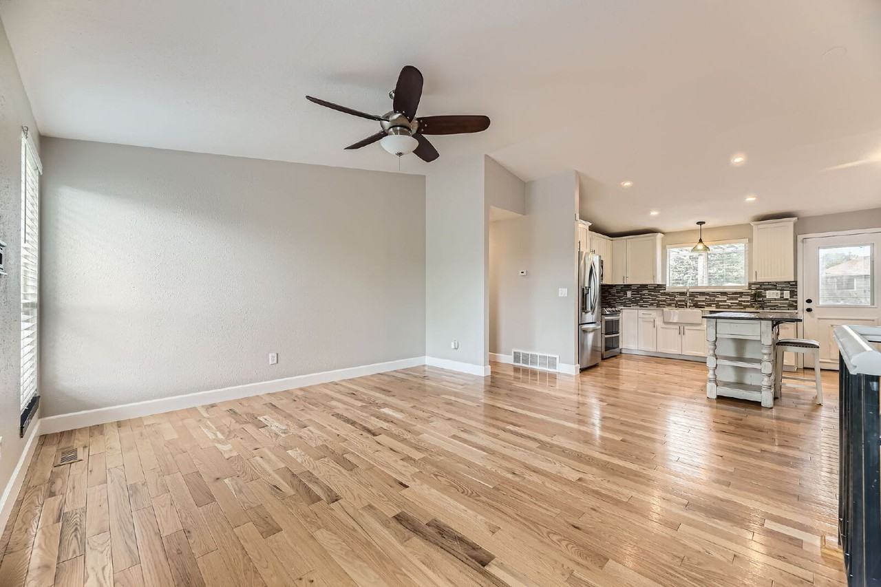 9096 W Elmhurst Ave - Photo 3 of 26