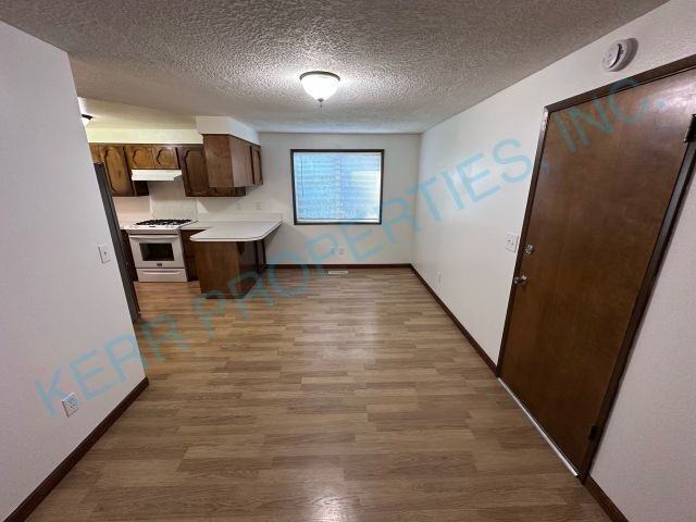18660 Roundtree Dr - Photo 4 of 20