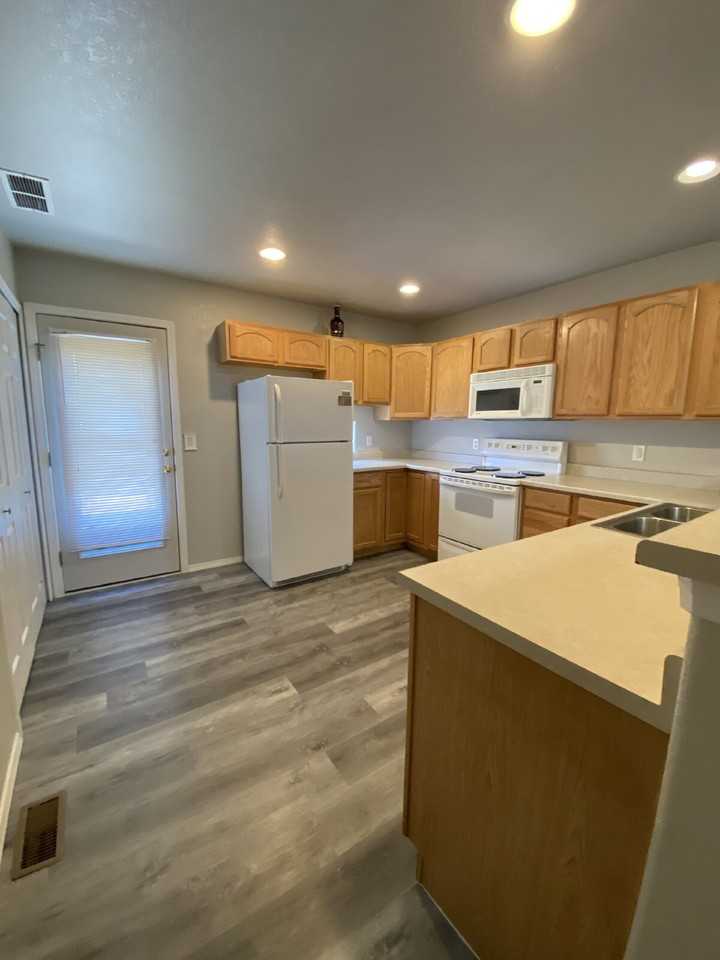 826 Mesa Valley Rd - Photo 3 of 13