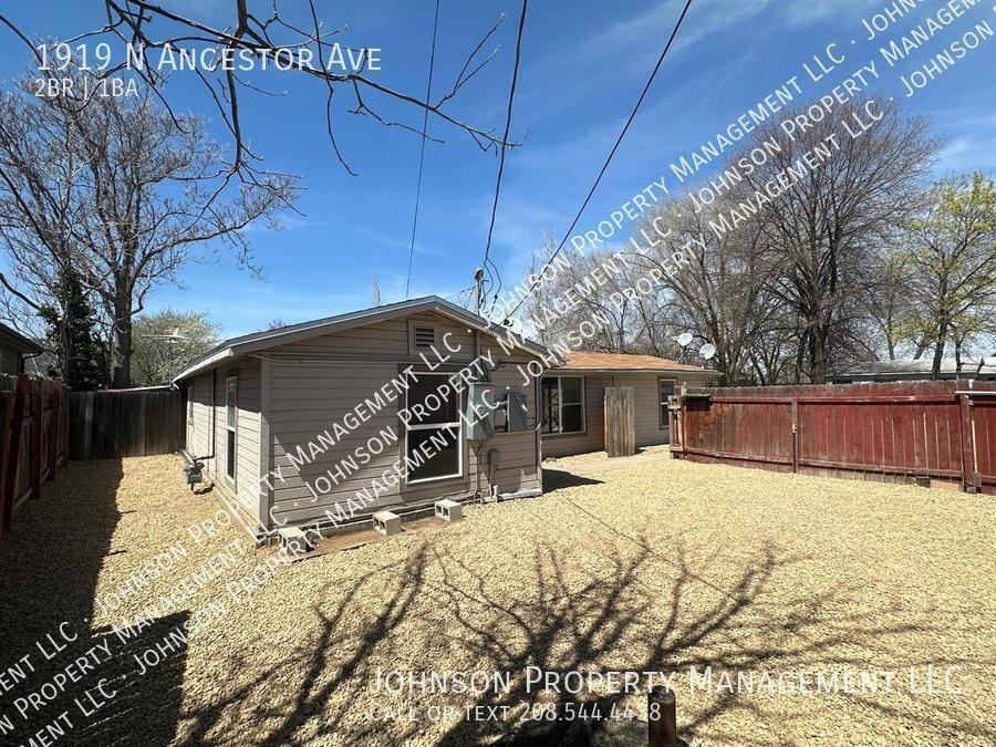 1919 N Ancestor Ave - Photo 4 of 15