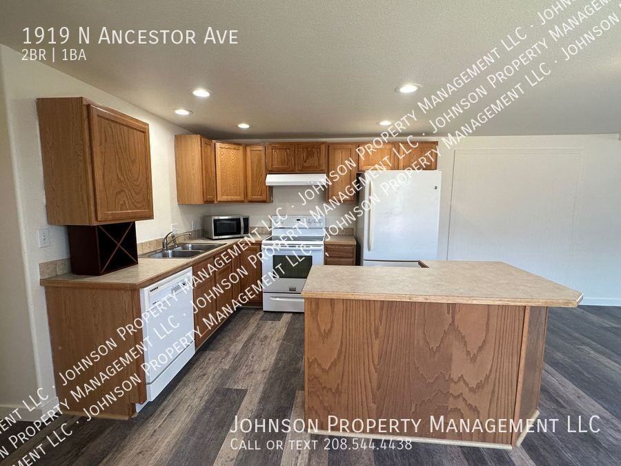 1919 N Ancestor Ave - Photo 6 of 15