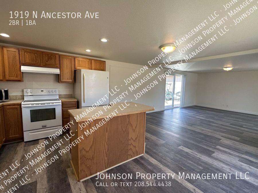 1919 N Ancestor Ave - Photo 7 of 15