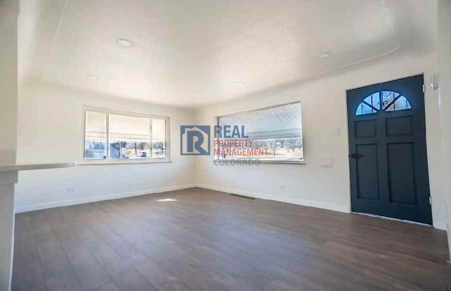 2000 Irving St - Photo 2 of 23