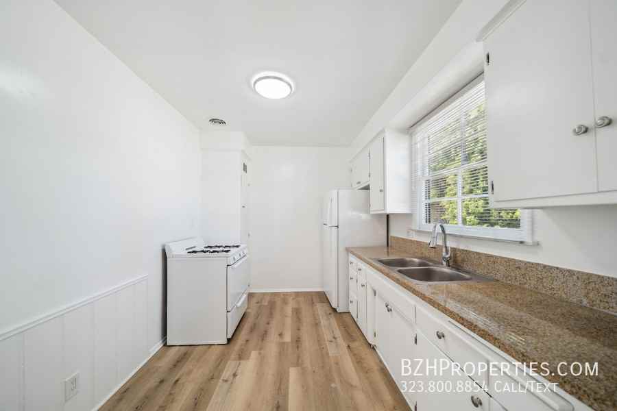 5329 Vantage Ave - Photo 3 of 12