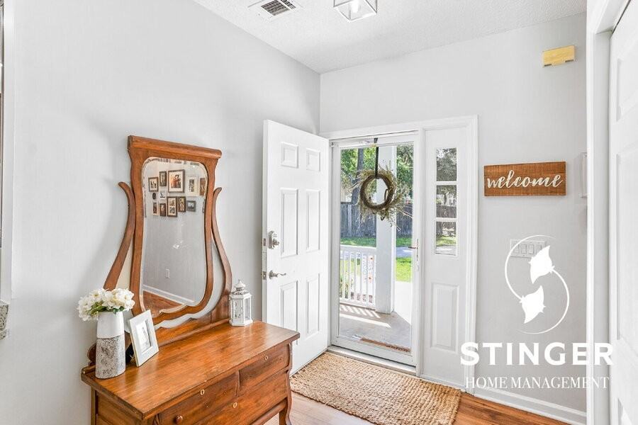 26 Ladys Island Drive - Photo 4 of 28