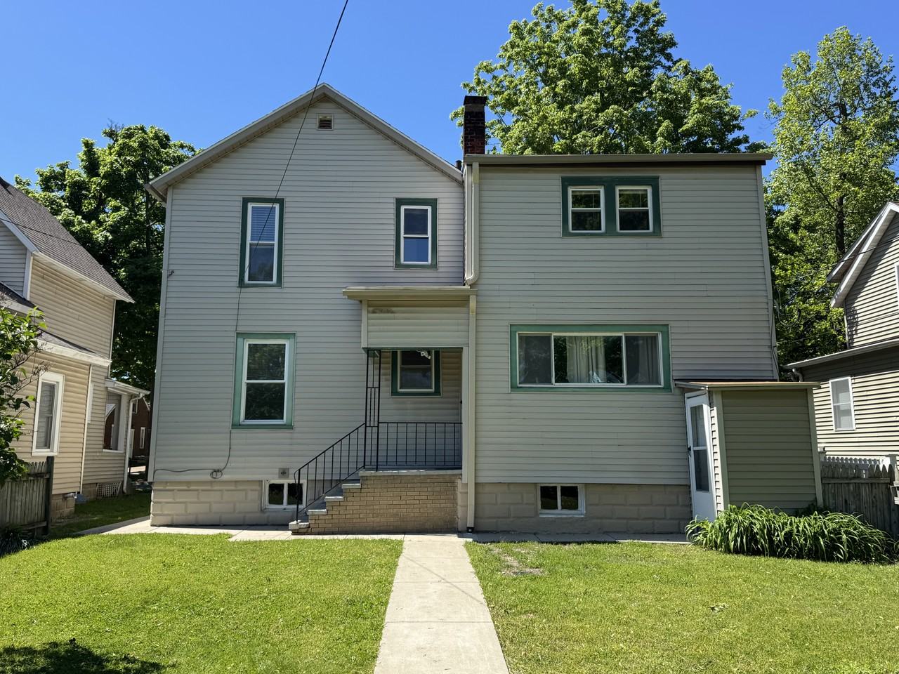 807 Court St - Photo 3 of 9