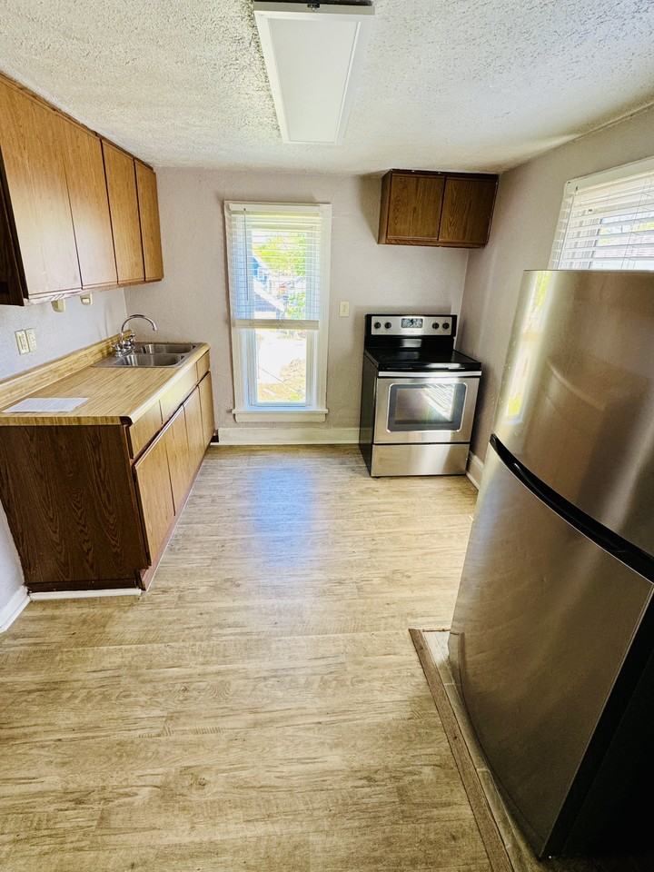 807 Court St - Photo 6 of 9