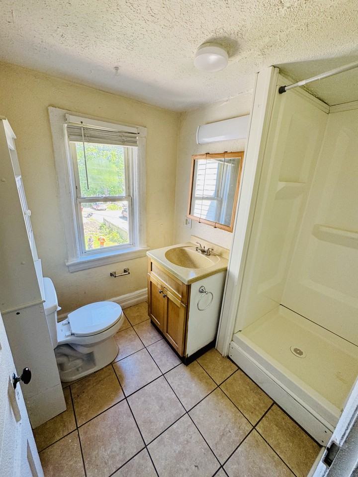 807 Court St - Photo 7 of 9