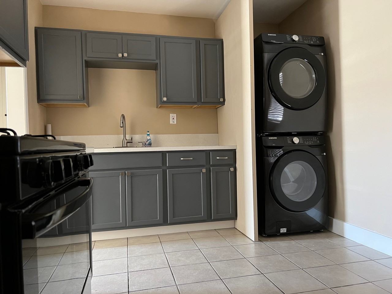 574 N Wilson Ave #NA - Photo 2 of 18