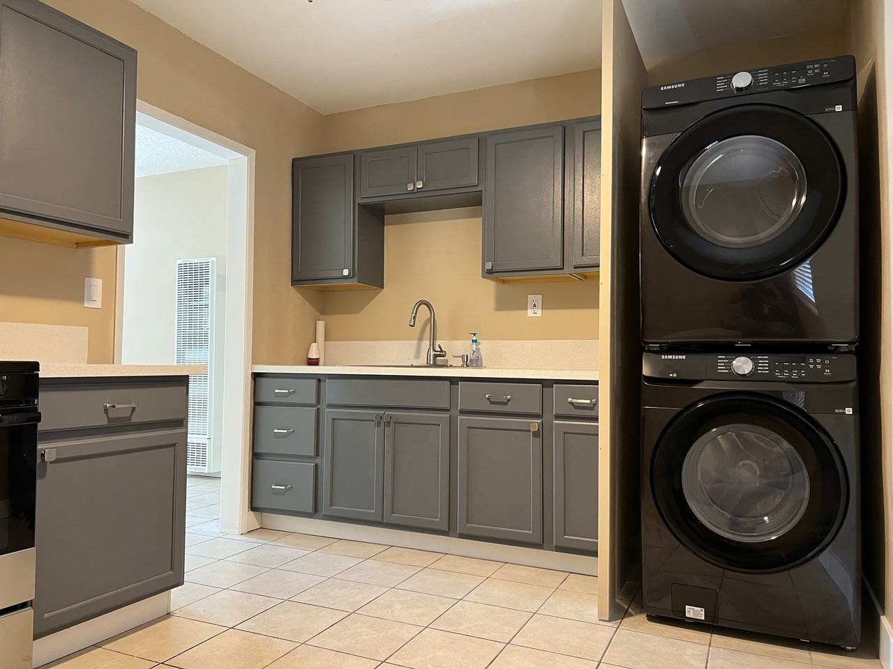 574 N Wilson Ave #NA - Photo 3 of 18