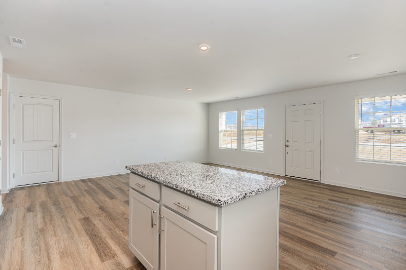 385 Dasu Dr - Photo 6 of 16