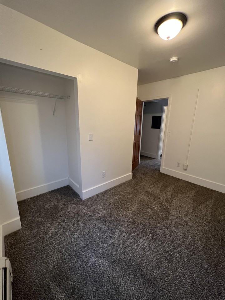 421 Abbot Road - Photo 4 of 9