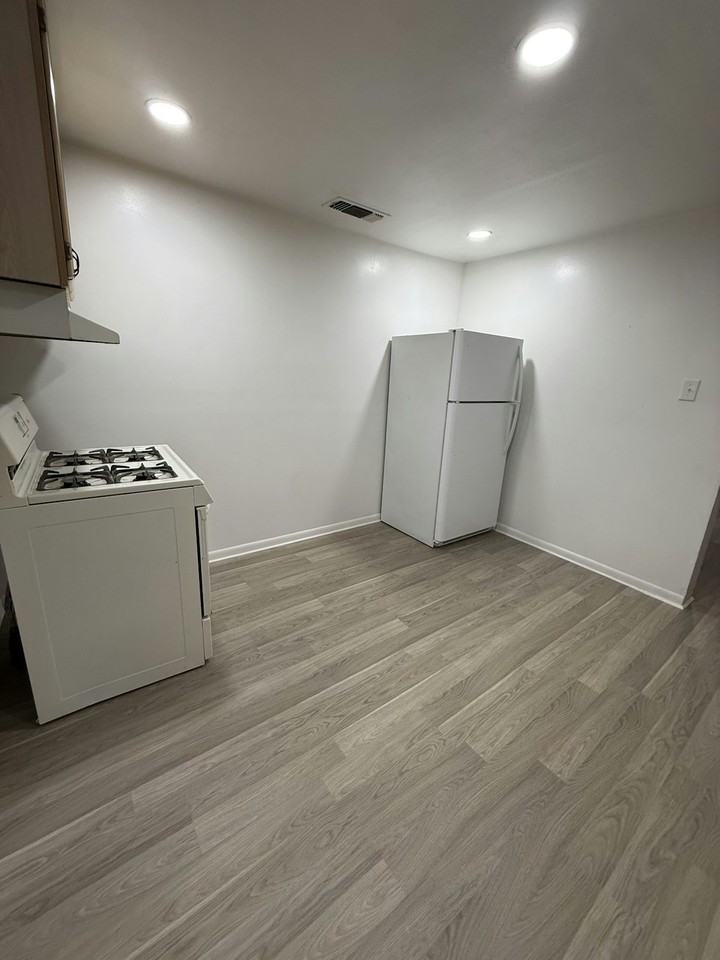 210 Byron St #1 - Photo 3 of 11