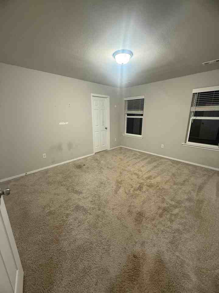 530 Woodcreek Lp - Photo 4 of 10