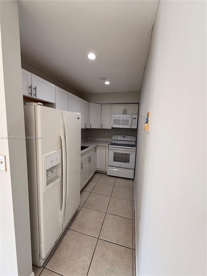 4705 Nw 7th St #203-7 - Photo 4 of 12