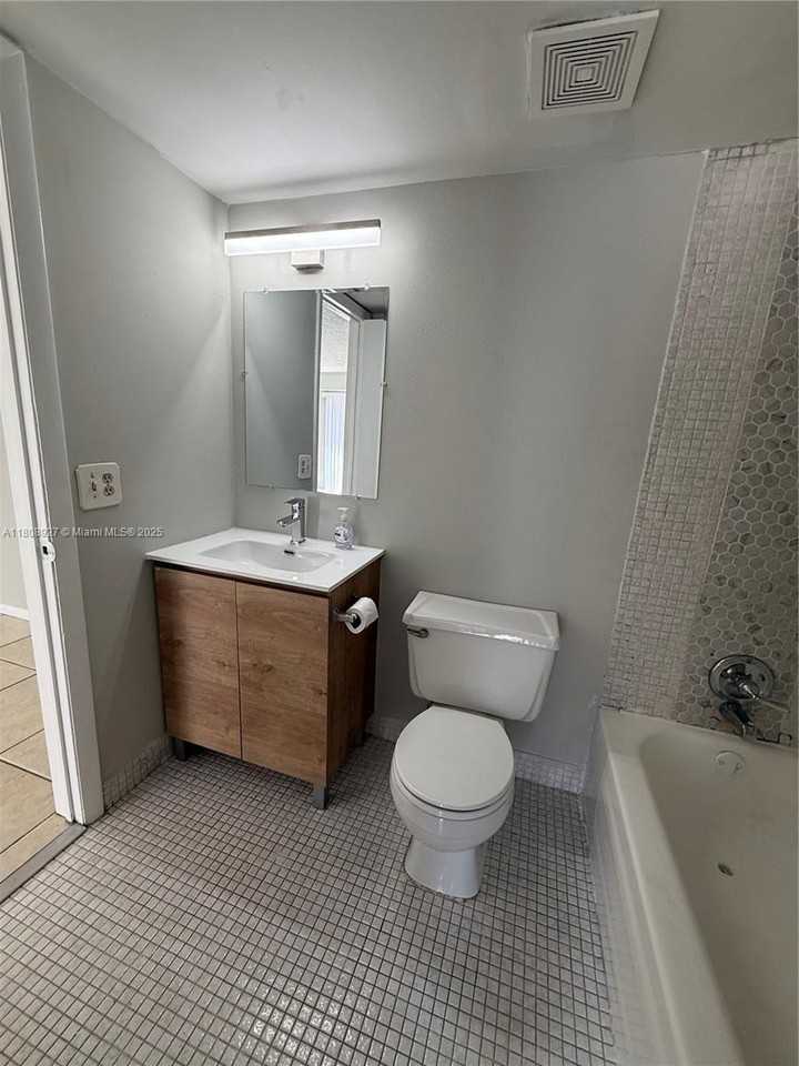 4705 Nw 7th St #203-7 - Photo 7 of 12