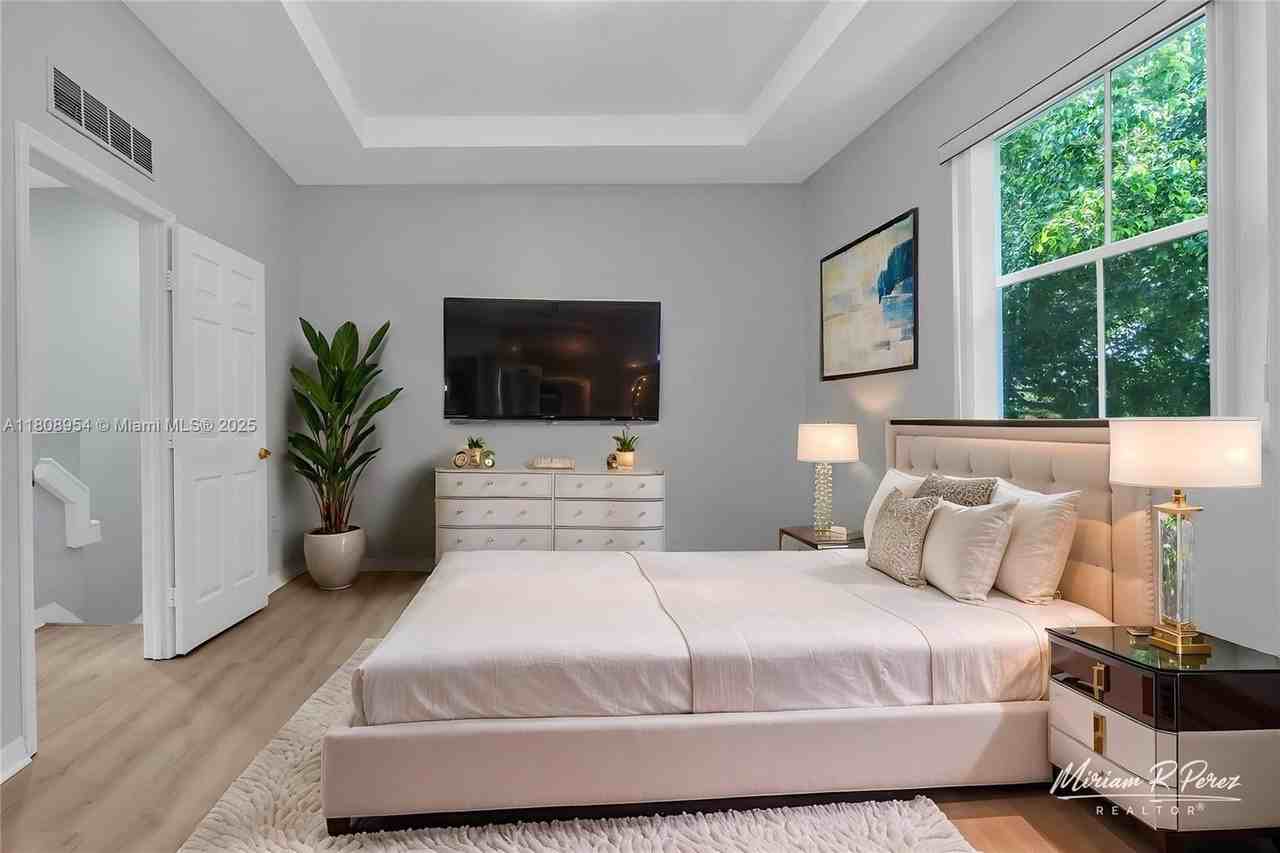 14059 Sw 49th St #4 - Photo 5 of 29