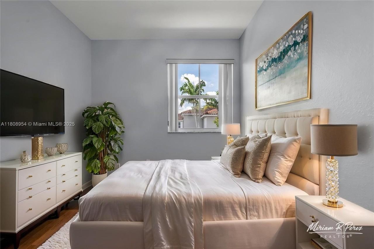 14059 Sw 49th St #4 - Photo 6 of 29