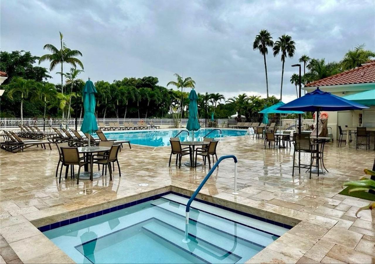 4970 Nw 102nd Ave - Photo 2 of 8