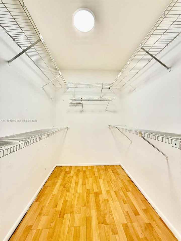 4970 Nw 102nd Ave - Photo 7 of 8