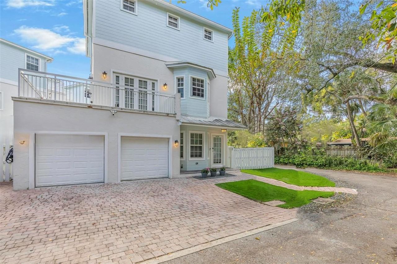 1111 Waverly Rd - Photo 2 of 8