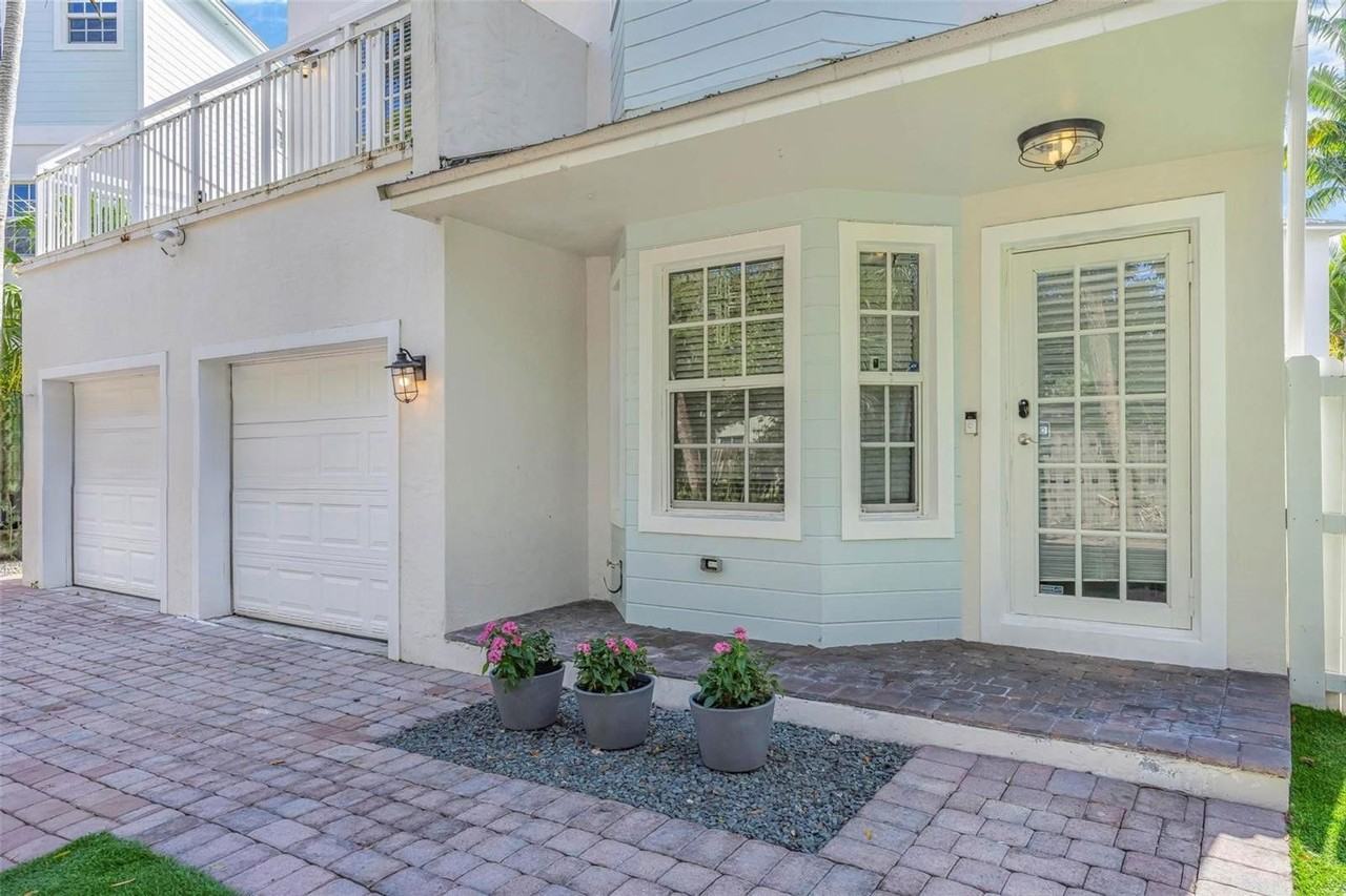 1111 Waverly Rd - Photo 5 of 8