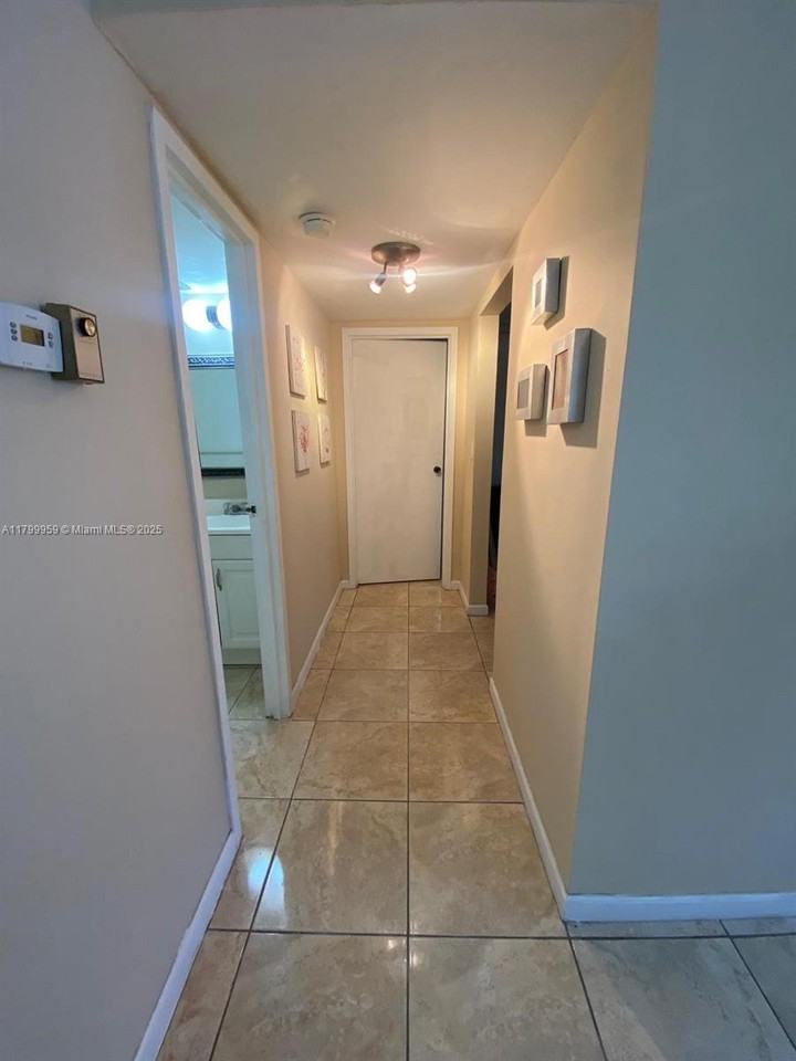 800 Parkview Dr #104 - Photo 3 of 8
