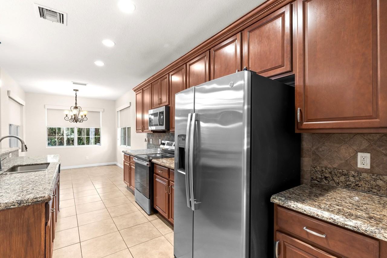 6809 Osage Cir - Photo 2 of 25