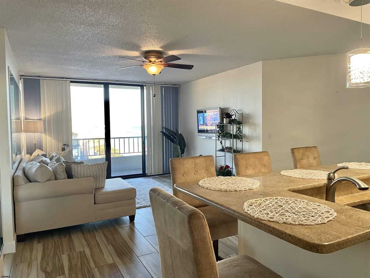 3851 Boardwalk - Photo 5 of 36