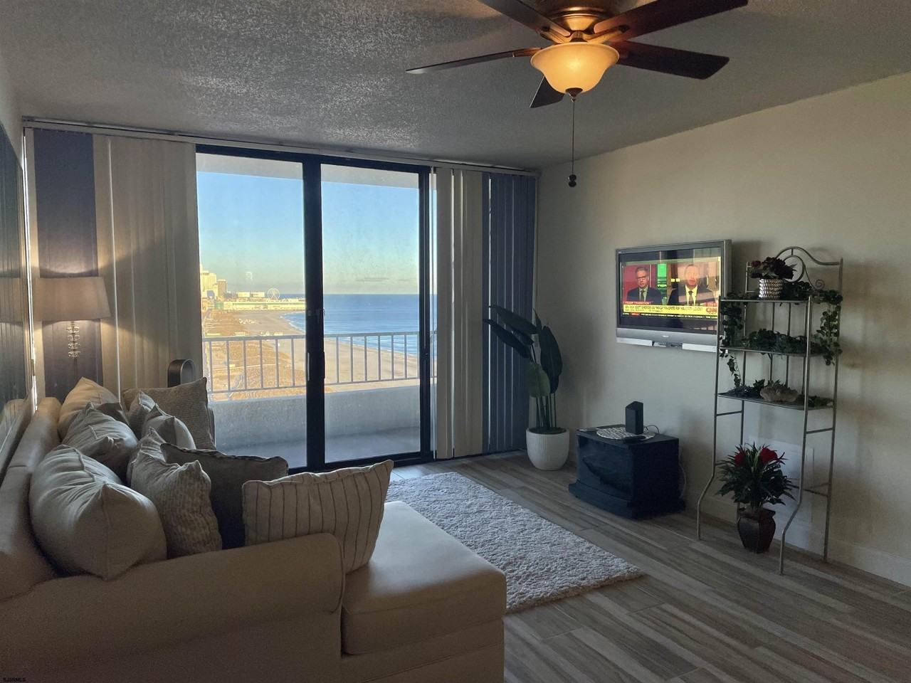 3851 Boardwalk - Photo 7 of 36