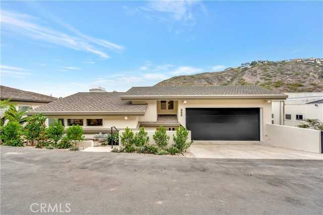 553 Temple Hills Dr - Photo 3 of 50