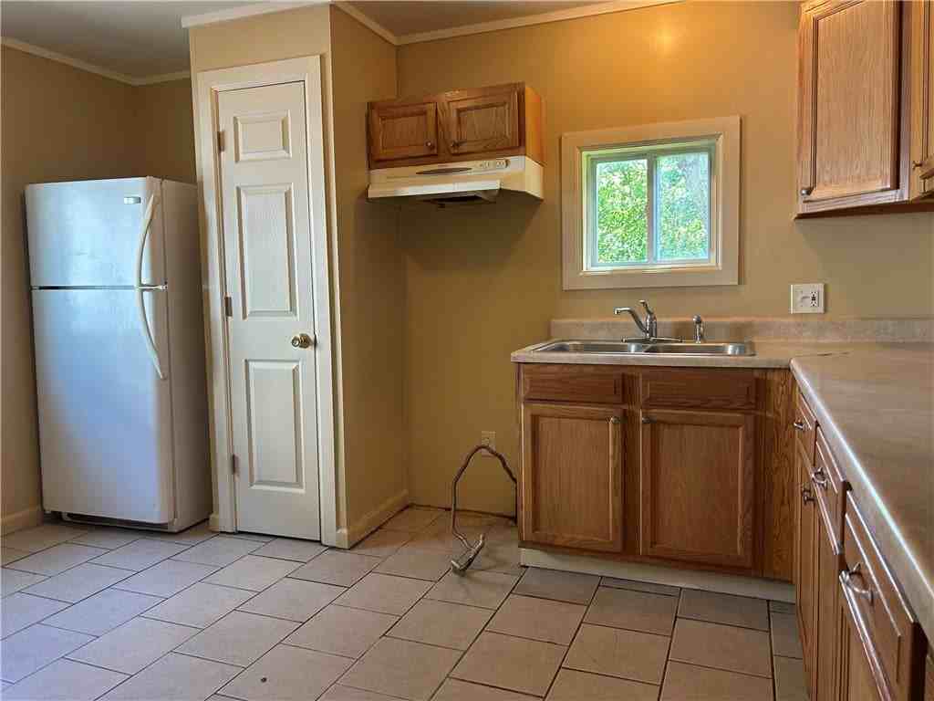 208 Cummings St - Photo 2 of 14