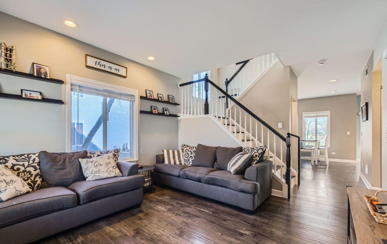 2606 Stowe Ct - Photo 2 of 14