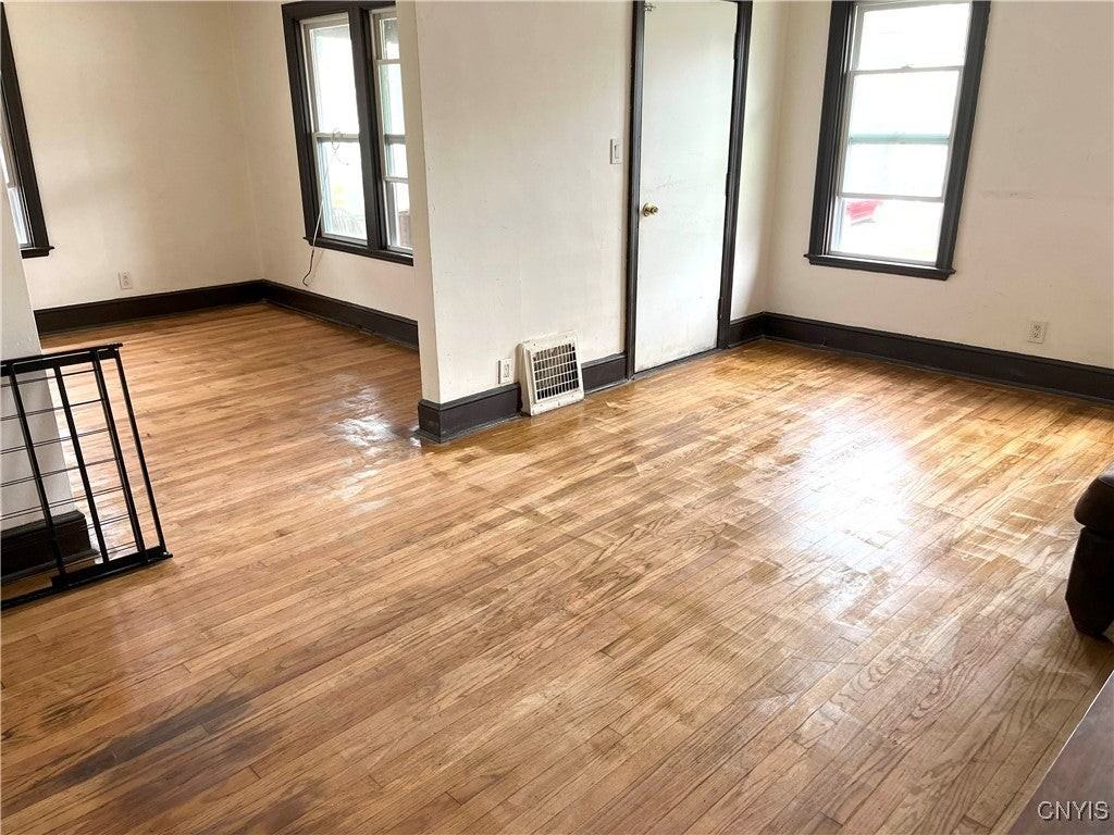 601 Court St - Photo 4 of 14