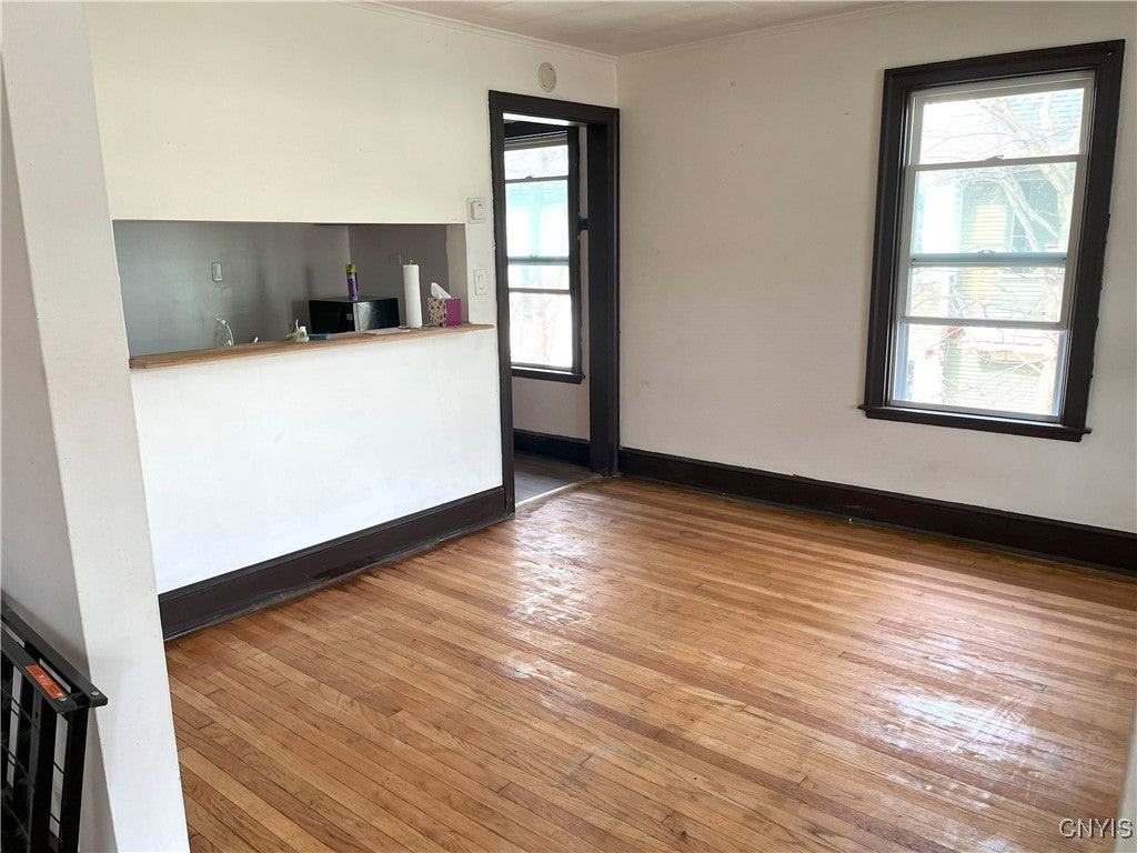 601 Court St - Photo 5 of 14