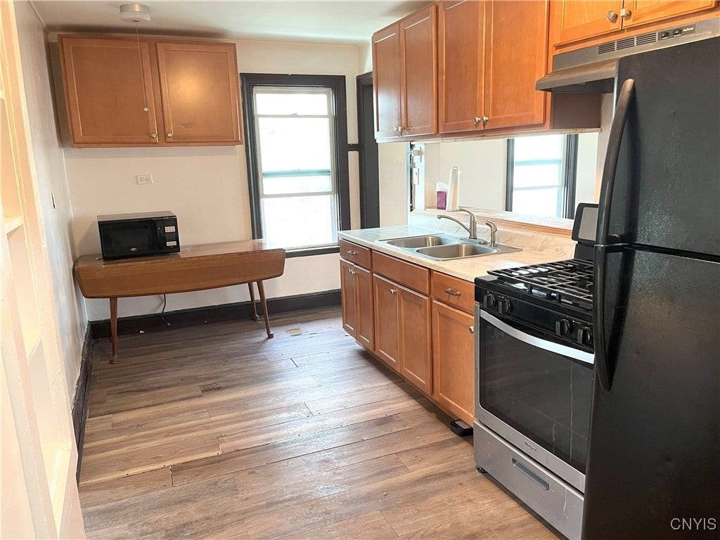 601 Court St - Photo 6 of 14