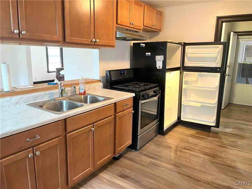 601 Court St - Photo 7 of 14