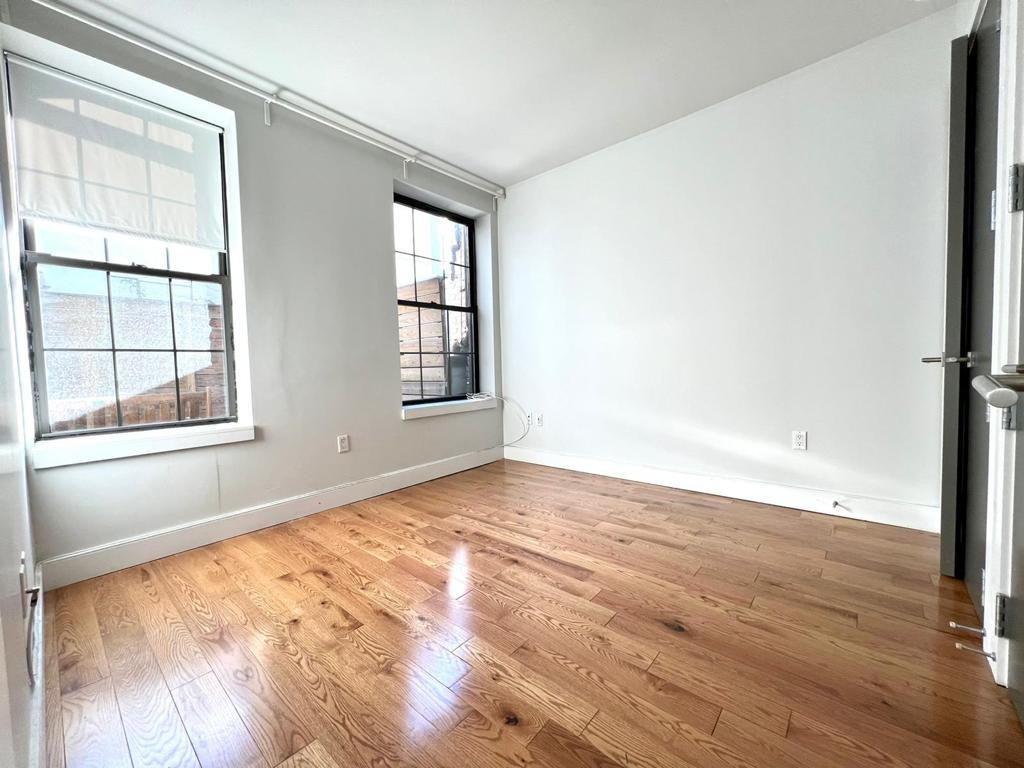 72 Willoughby St #4G - Photo 5 of 11