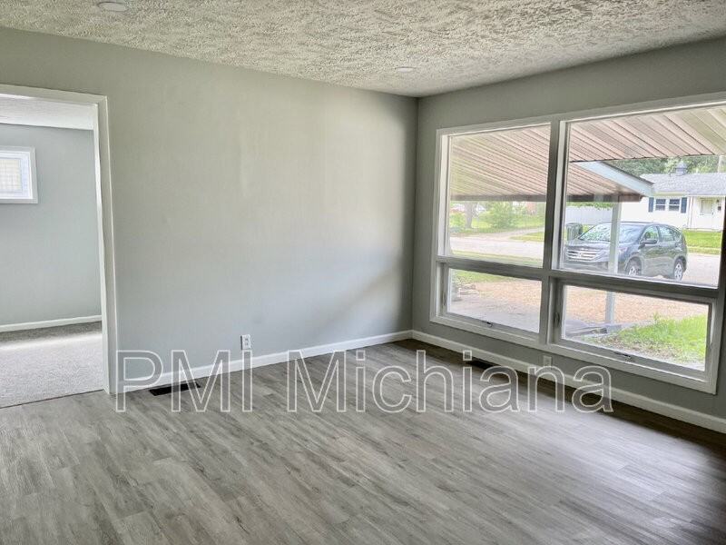3110 Voll Ln - Photo 3 of 20