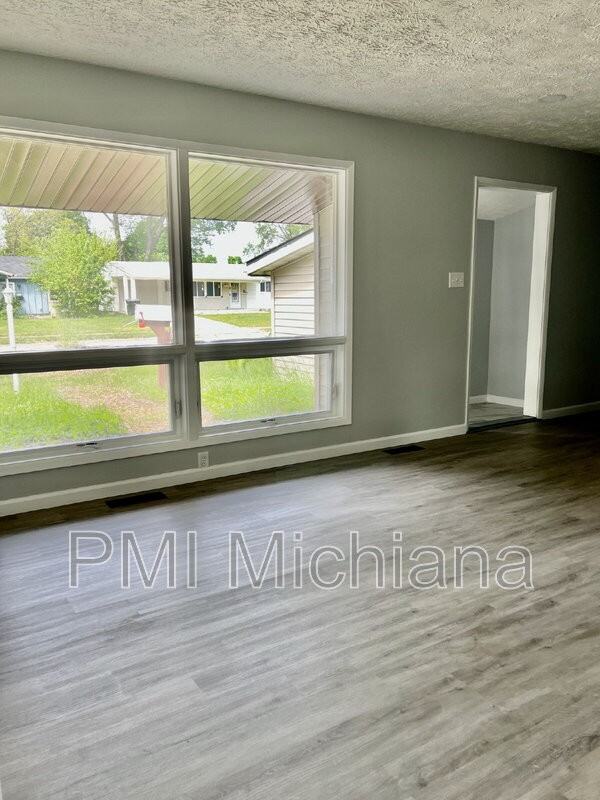 3110 Voll Ln - Photo 4 of 20