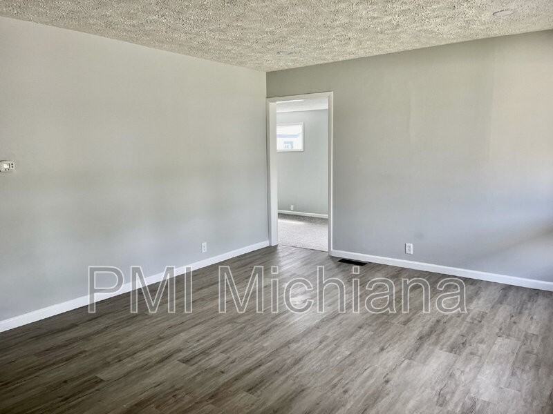 3110 Voll Ln - Photo 5 of 20